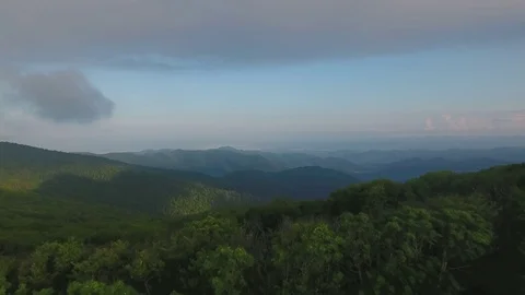 Drone over Blue Ridge Mountains Vidéo 82917697