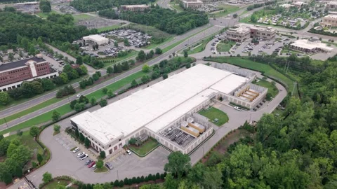 Drone over building for advanced power systems, cooling solutions and redundant Vídeo Stock 316758776
