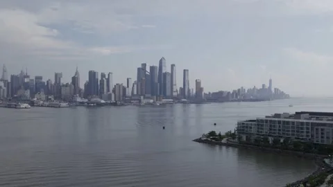 Drone over Hudson moving toward NY City skyline 動画素材 160072205