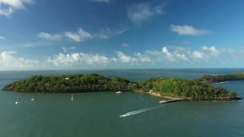Drone over the islands Video stock 323839920
