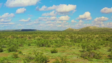 Drone over Permian basin with clouds. Vídeo Stock 300418737