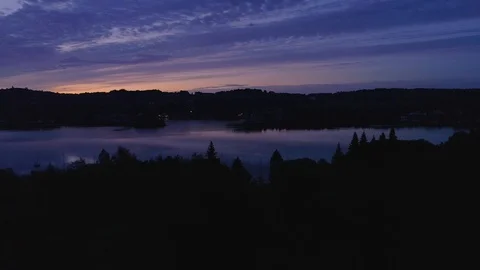 Drone over trees towards lake windermere, Lake District 库存影片 102533506