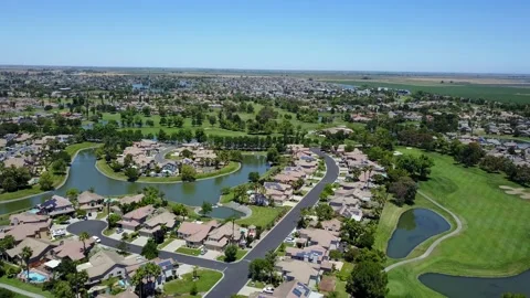 Drone Over Waterfront Neighborhood And Golf Course Stockbeeldmateriaal 166319496