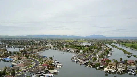 Drone Over Waterfront Neighborhood With Distant Mountain (2 of 2) Stockbeeldmateriaal 166319535