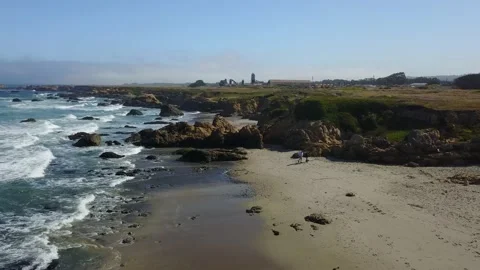 Drone Over Windy California Ocean And Rocky Beach (3 of 3) Stockbeeldmateriaal 166319612