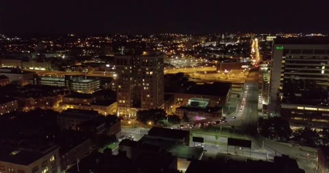 Drone overhead Baltimore, MD at night 库存影片 304370475