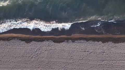 Drone Overhead Beach Shoreline Waves, Lake Villarrica, Chile Sunny Day Vídeos de archivo 337000273