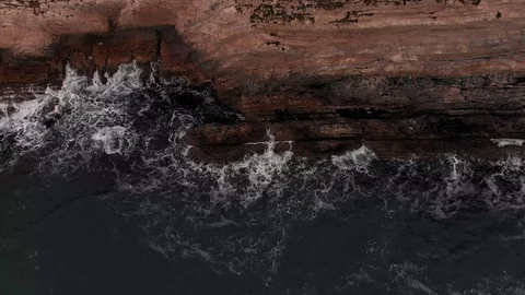 Drone Panning Past Rough Waves Crashing Into Rocks Jurassic Coast 스톡 동영상 106414042