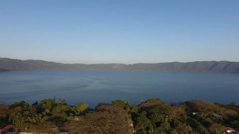 Drone Panorama of Lago de Coatepeque Видео 342077839