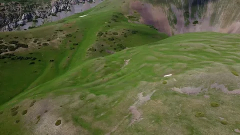 Drone panorama from Silbeli lake to upper alpine pond in Kazakhstan Видео 337139312