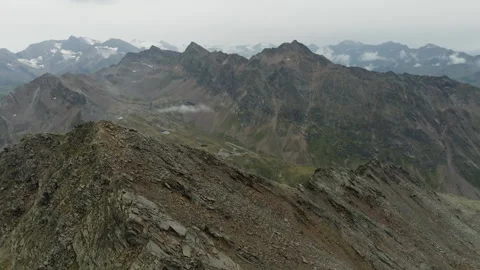 Drone panorama of the Timmelsjoch border pass between Austria and Italy Vidéo 343554083