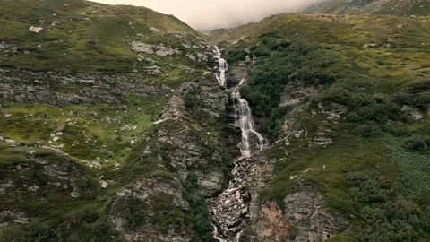 Drone panoramic view of mountain waterfall in Madesimo Vídeos de archivo 251551640
