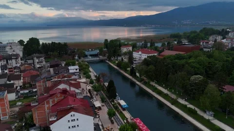 Drone Parallax of Black Drin River and Town in Struga at Sunset, 4K Vidéo 337177450
