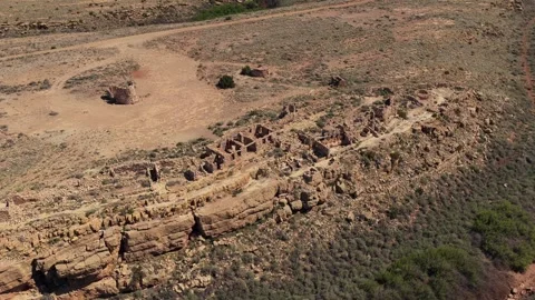 Drone Perspective of Ancient Stone Structures and Ruined Walls in a Vast Desert Video stock 333864660