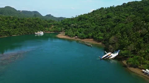 Drone perspective approaching Sula Bridge on Cagraray Island, Albay, with the 動画素材 345970191