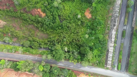 Drone perspective of a developing land parcel next to dense green woodlands 스톡 동영상 319458576