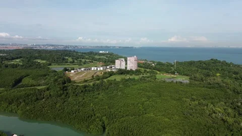 Drone Perspective Over Lush Tropical Coastline Revealing Modern Architecture 库存影片 325199367
