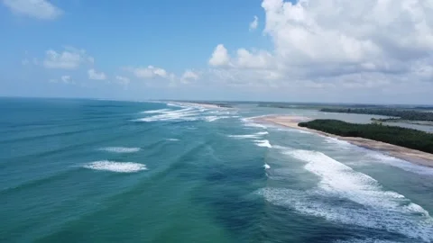 Drone Perspective of Scenic Beach and Ocean Horizon View With Waves. Stockbeeldmateriaal 315088679