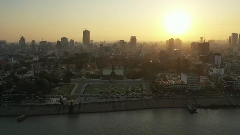 DRONE PHNOM PENH BY SUNSET ROYAL PALACE Vidéo 127067916