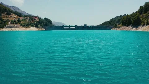 Drone point of view of a dam and a reservoir in turquoise lake in Spain Stockbeeldmateriaal 207079841