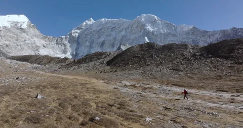 Drone pull-in and orbit of solo trekker at Everest Base Camp, Himalaya Nepal Vídeo Stock 331279578