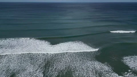 Drone pull-away shot revealing the scenic coastline of Santa Teresa, Costa Vidéo 340498575