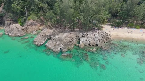 Drone Pull Back Ascend Banana Beach Phuket - Rocky Coast Horizon Vídeos de archivo 332115814