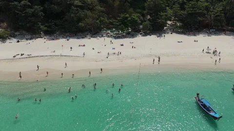 Drone Pull Back Freedom Beach Phuket - Turquoise Water Reveal Vídeos de archivo 332512819