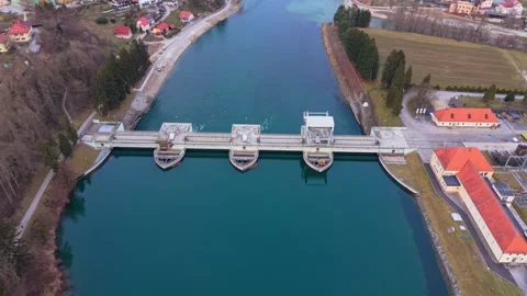 Drone pull back from hydroelectric dam Video stock 330227777