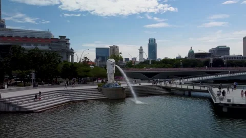 Drone Pull Back Over Merlion Statue and Riverside Promenade, Singapore Stock Footage 315138916