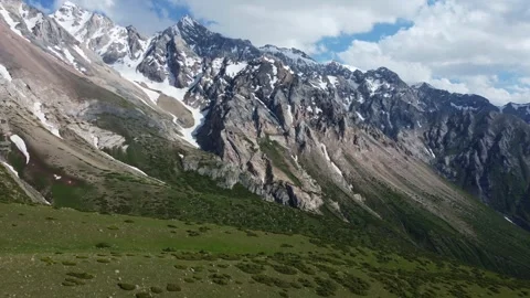 Drone pull back shot of majestic jagged mountain peaks in Kazakhstan 库存影片 337125957