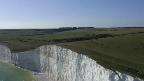 A drone pull back shot of Seven Sisters White Cliffs, in Eastbourne, UK Stock Footage 131417413