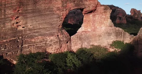 Drone pull-out of Pedra Furada rock formation, Serra da Capivara National Park. Stock Footage 321905662