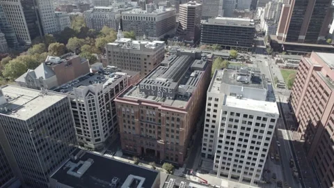 Drone Pullback Above The Bourse With Skyline Rising Behind 库存影片 321248315