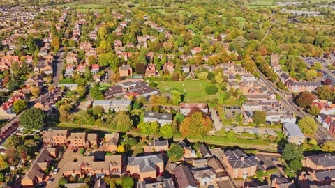 Drone Pullback over Suburban Streets of Stratford upon Avon, Warwickshire Video stock 348270098