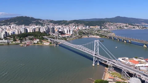 Drone Pullback Revealing Hercílio Luz Bridge in Florianópolis Brazil Video stock 335284354