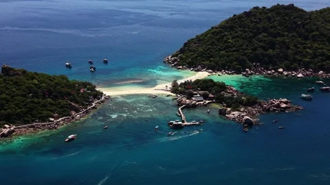 Drone Pullback Revealing Koh Nang Yuan Island Thailand Vidéo 337344326