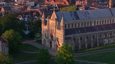 Drone Pullback with Tilt-Up Reveal of St Albans Cathedral Stock-Footage 318639191
