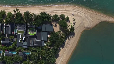Drone Pullback from Tropical Beach Resort Vidéo 336319259