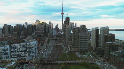 Drone Push Along Toronto Rail Corridor Toward CN Tower, 4K Vídeo Stock 321375811