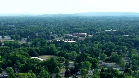 Drone Push Forward Over Western New England University Campus in Longmeadow Видео 336847914