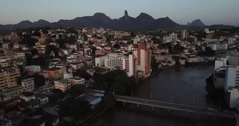 Drone push-in shot of Cachoeiro do Itapemirim city and Itapemirim River, ES Stock Footage 317734597