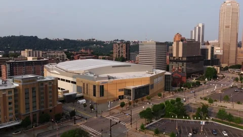 Drone pushes in and pans toward PPG Paints Arena in downtown Pittsburgh at 库存影片 341699886