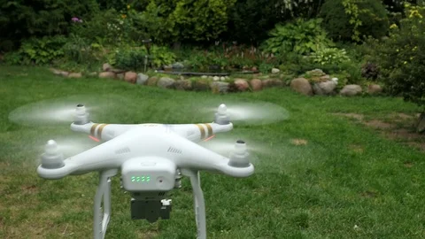 Drone Quadcopter Descending and Hovering Video stock 80532969