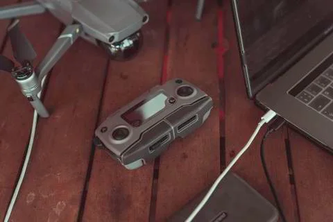 Drone quadcopter with a flight controller and notebook on the old wooden table. Stock-Fotos