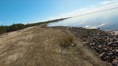 Drone racing view. Fly over coast line. Dynamic shot 库存影片 106513549
