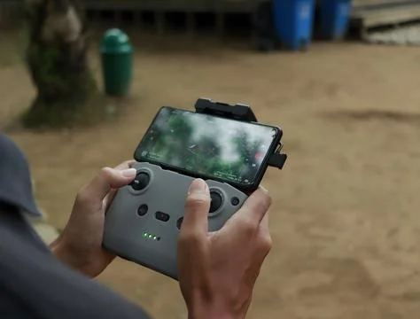 Drone remote control pilot operator run Stock-Fotos