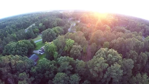 Drone reverse over trees sunset 库存影片 76275345