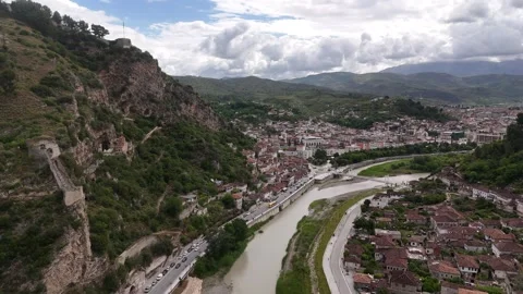 Drone Reverse Parallax of Osum River and Historic Old Town in Berat, 4K Vidéo 337178065