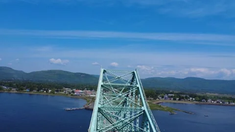 Drone rise above the J.C. Van Horne Bridge near Listuguj Mi'gmaq territory Vídeos de archivo 342410249